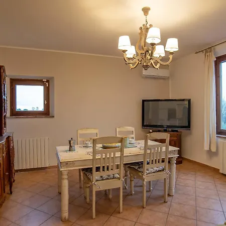 Golden View Apartment With Pool Apartment *